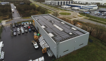Plus de 1 000 m² de panneaux photovoltaïques équipent la toiture du siège social de l'industriel. 