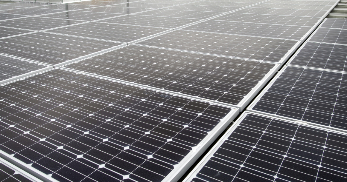 Les surfaces des toitures commerciales et industrielles offrent un grand potentiel aux centrales photovoltaïques. 